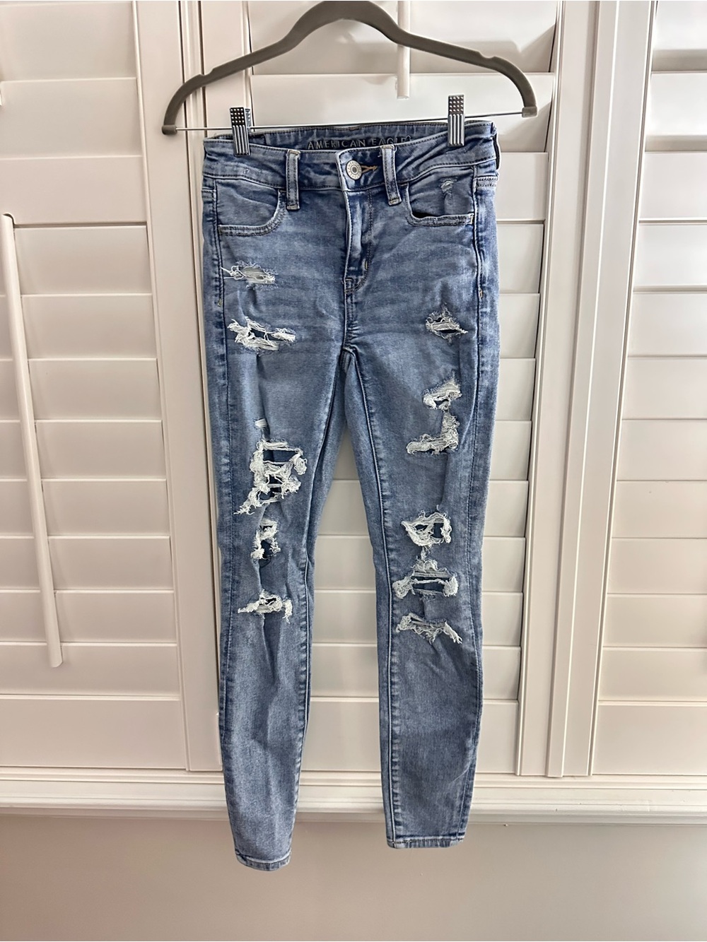 American Eagle Outfitters Light Blue Distressed Skinny Jeans